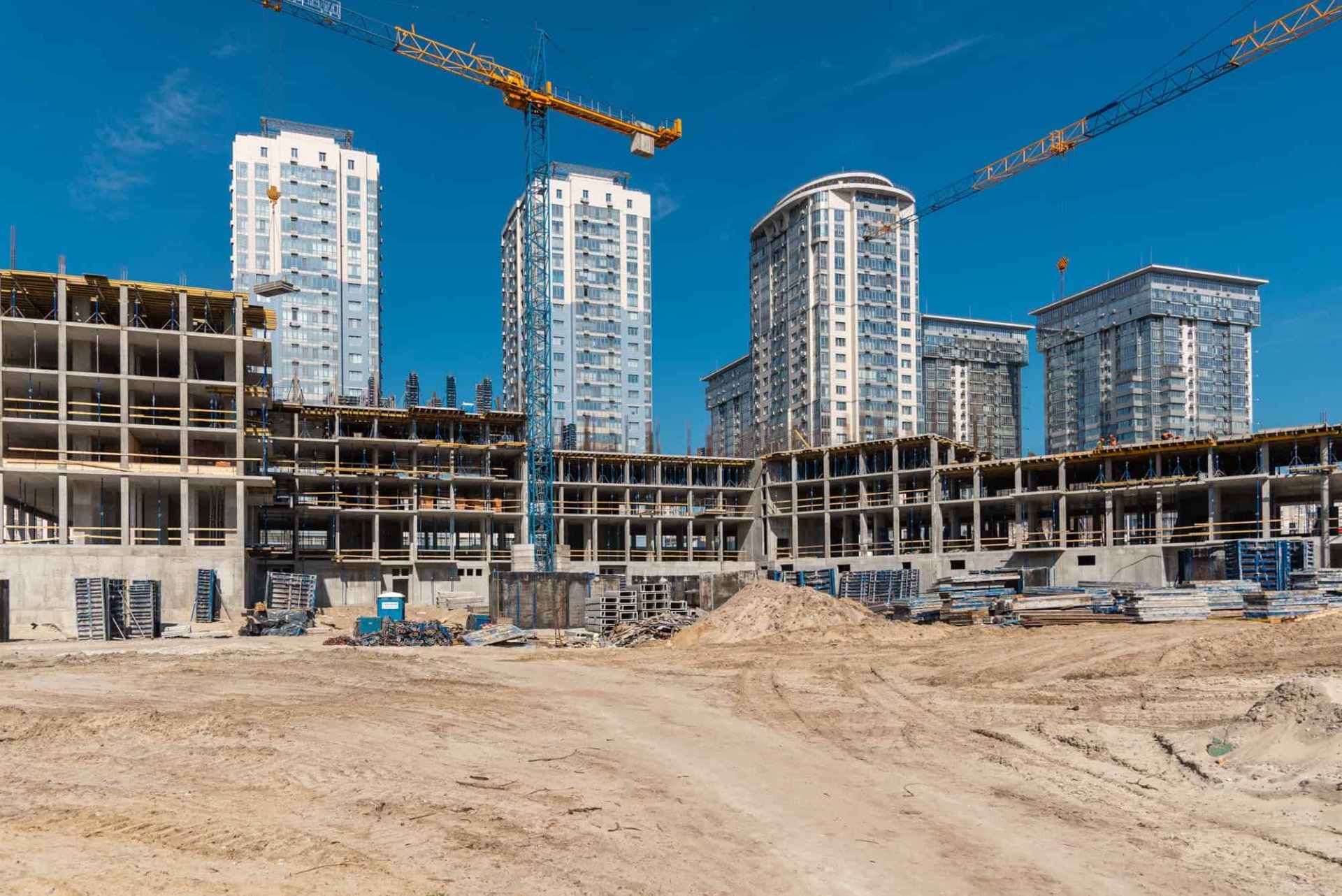 Квітень 2025